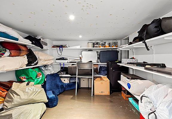 5th image of 130 Barrow St #36