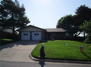 209 S Sendero Dr, Decatur, TX 76234