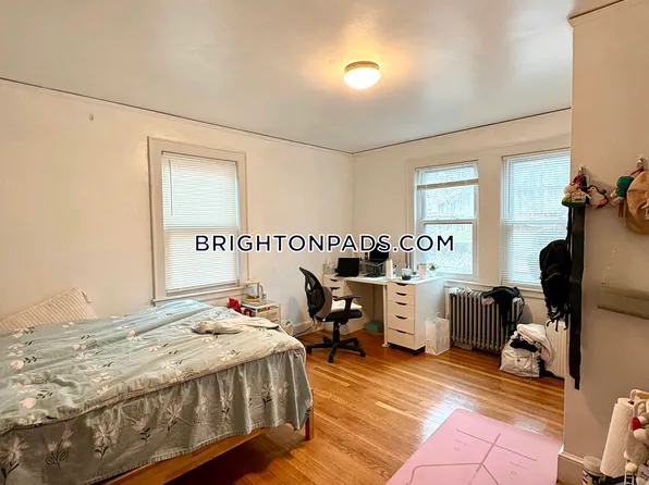 22 Radnor Rd #1, Boston, MA 02135