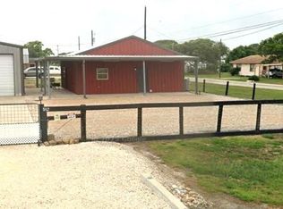 582 Peach Ave, Matagorda, TX 77457
