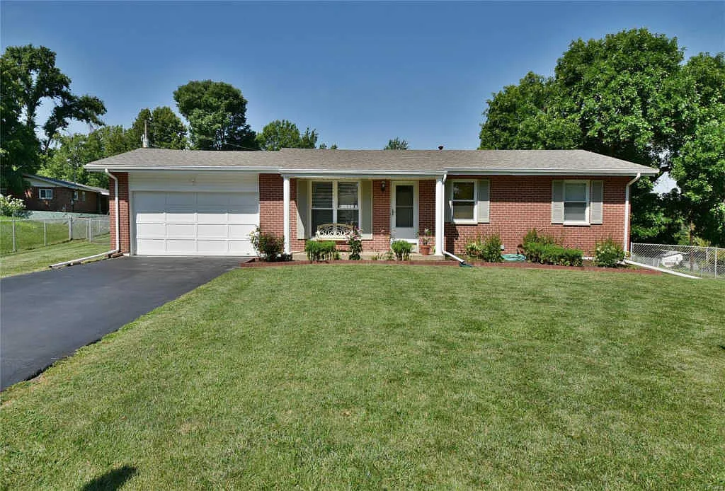 12137 Trailways Dr photo 1
