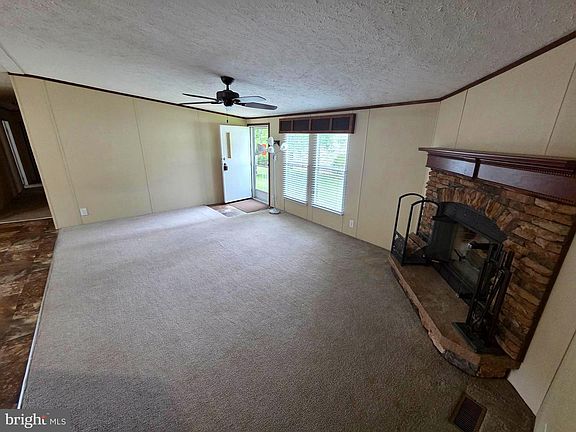 4th image of 278 Lake Ln