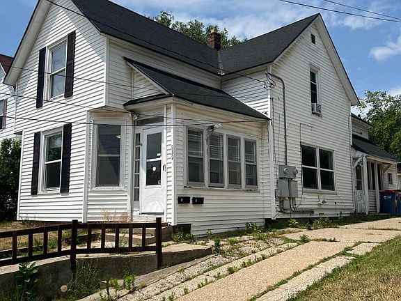 2nd image of 939 Baraga St NE