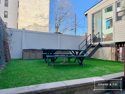 Rented by Grand & Co. | media 10