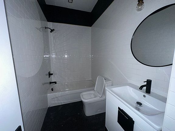4th image of 177 Van Buren St #3C