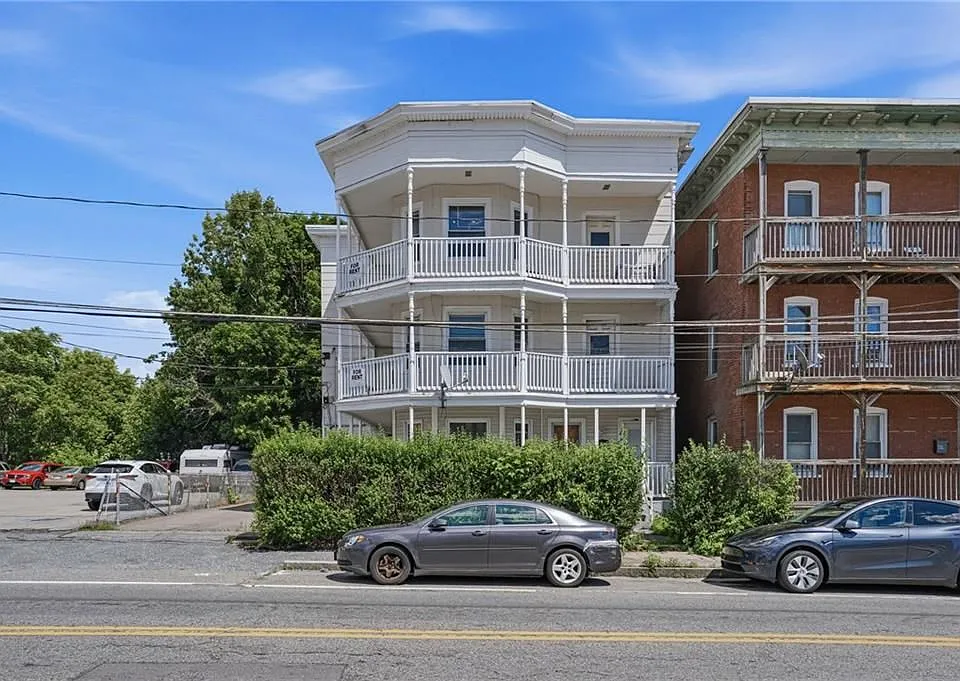 913 Social St #2