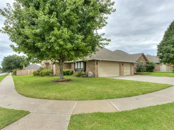 1121 Bryan Dr, Moore, OK 73160
