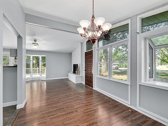 4th image of 22W405 Arbor Ln