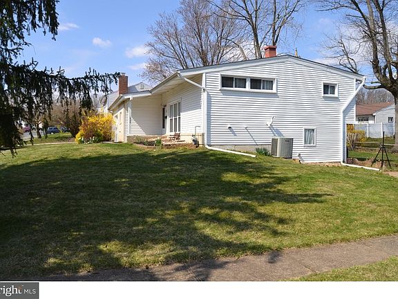 3rd image of 20 Glenrock Dr