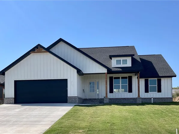 232 Nebo St, Prairie Grove, AR 72753