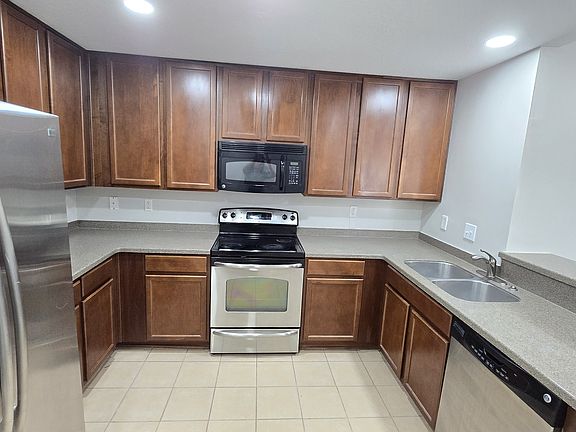 3rd image of 8196 Cabin Lake Cir Unit 105