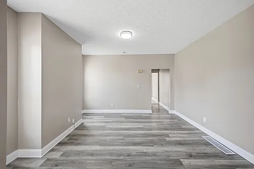 393 Saint Clair Ave Photo 1