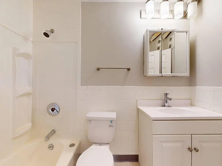 300 Meridian St #7 — Photo 4