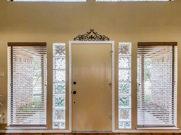 4th image of 4715 Hidden Oaks Ln