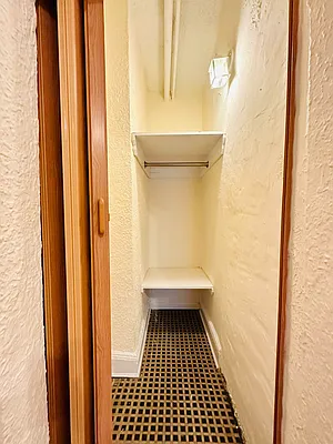 Rented by Zikos Realty Services | media 10