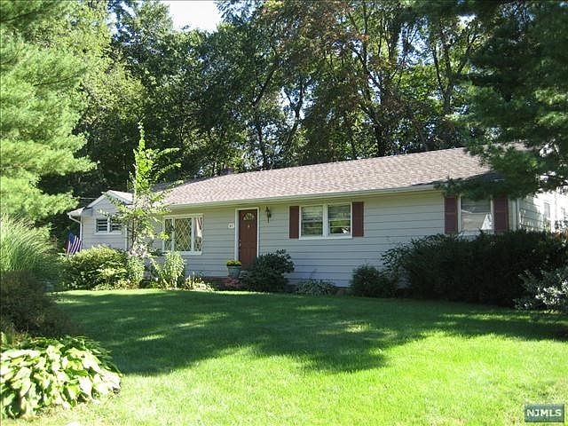 1st image of 87 Beechwood Dr