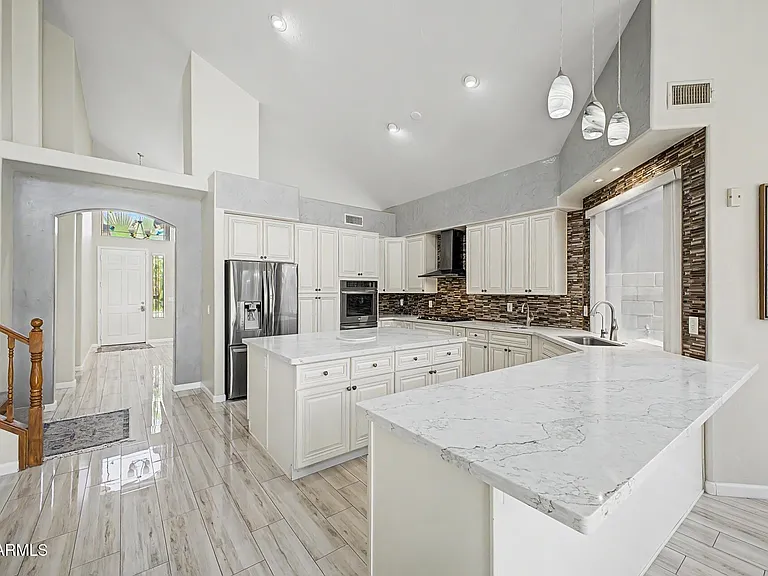 1015 E Irma Ln — Photo 13