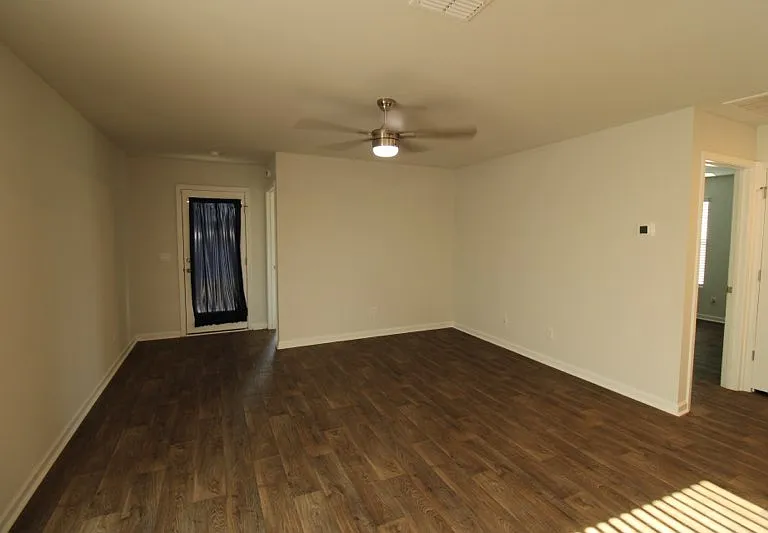 507 Autumns Wood Cir W — Photo 4