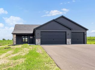 466 Coyote Way, New Richmond, WI 54017