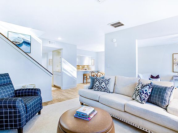 2nd image of 507 Magnolia Pl #507