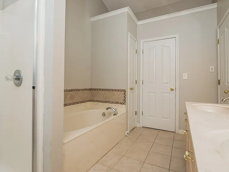 810 Lakemont Dr — Photo 9
