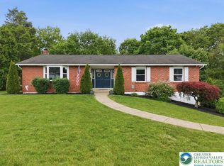 9 Stonecroft Dr, Easton, PA 18045