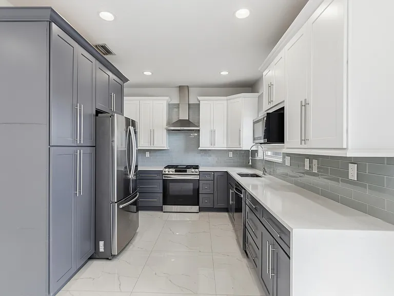 5056 SW 141st Ave — Photo 37