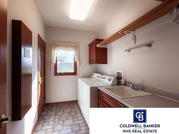 3rd image of 10309 Olive Cir