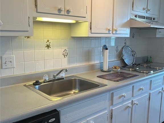 3rd image of 1088 Delaware Ave APT 5D