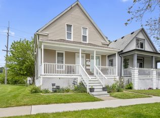 876 Vinewood St, Wyandotte, MI 48192