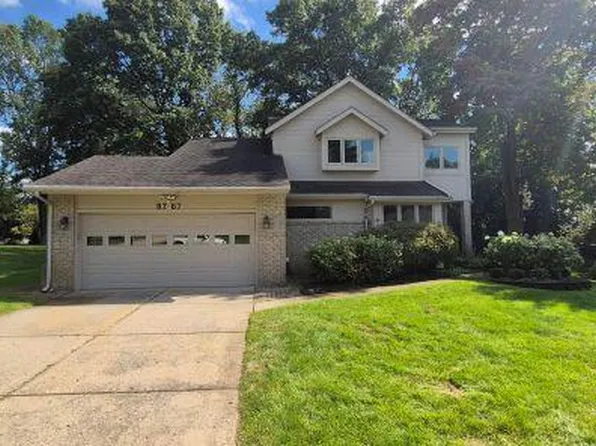 8767 Townsend Dr, White Lake, MI 48386