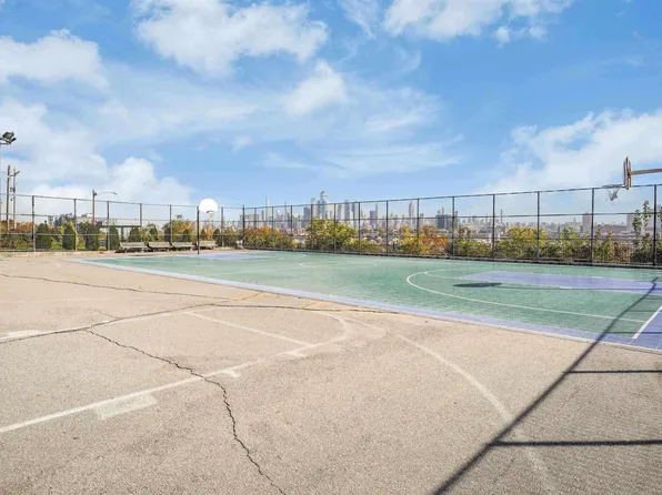 106 Griffith Street image 19 of 40