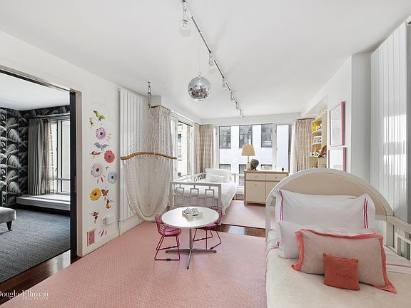 4th image of 16 Warren St #4
