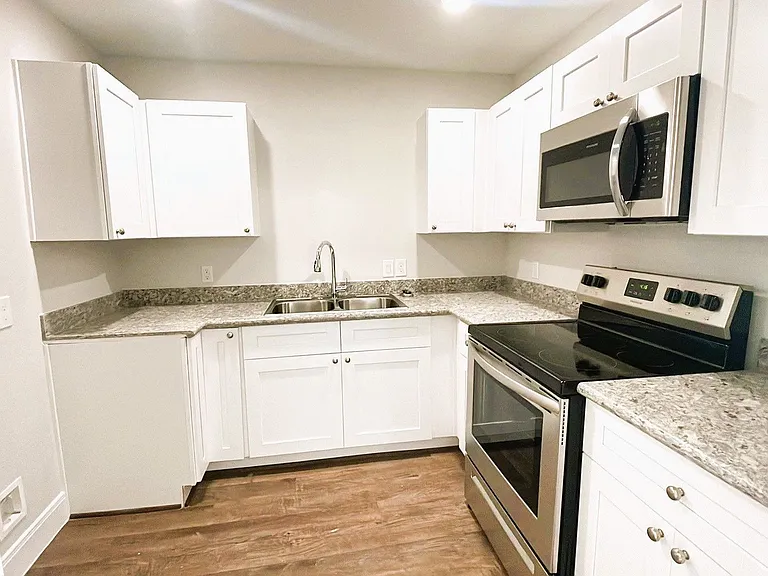711 S Houston Ave — Photo 7