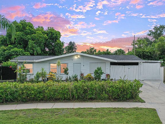 2nd image of 120 Banyan Drive
