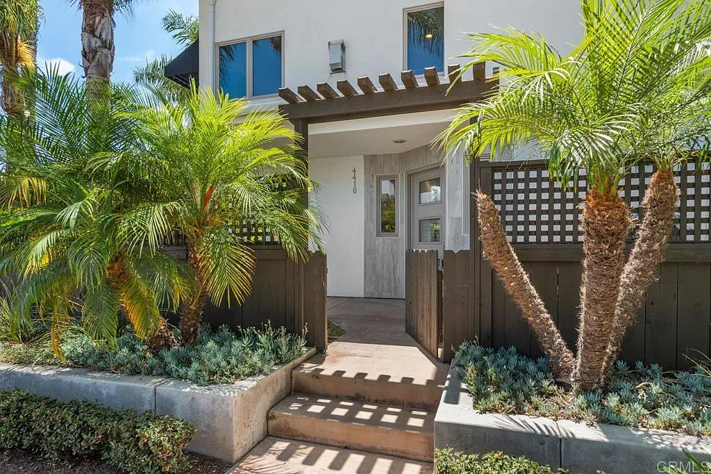2 bed, 2.5 bath, 1509 sqft, $5,950 — Photo 3