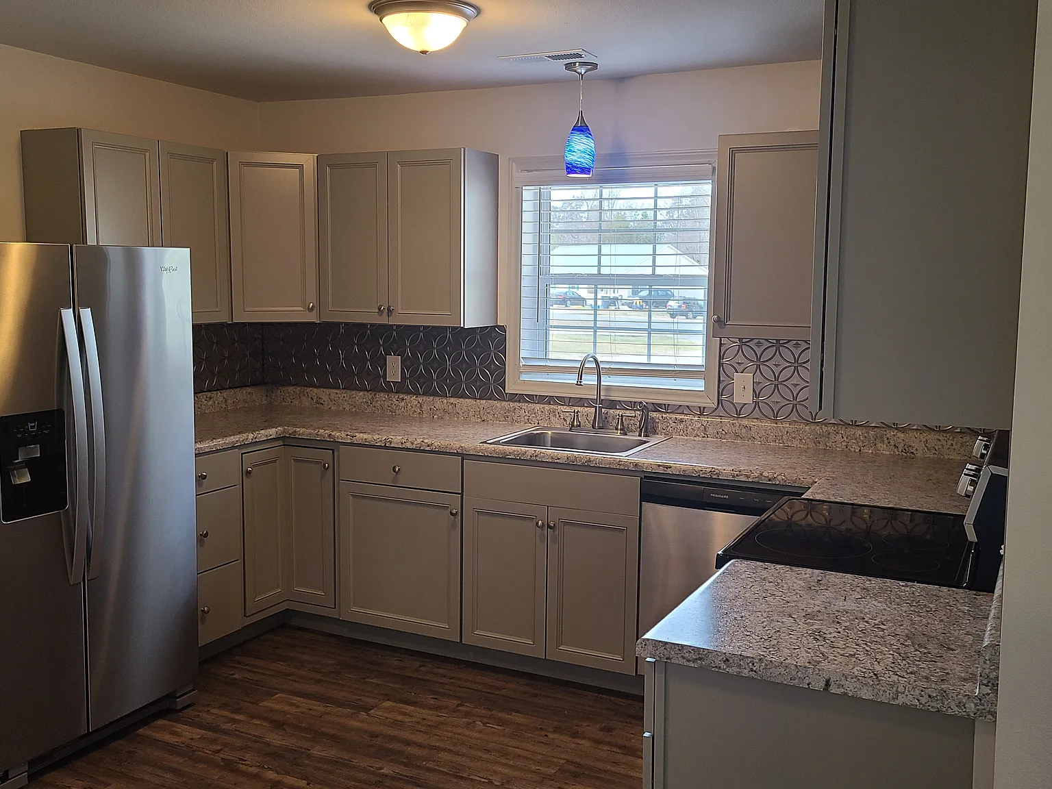 2 bed, 990 sqft, $1,505 — Photo 3