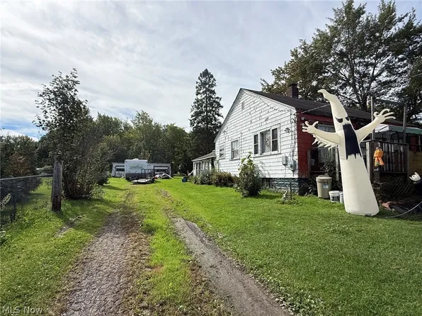 928 Mineral Springs Rd, Ashtabula, OH 44004