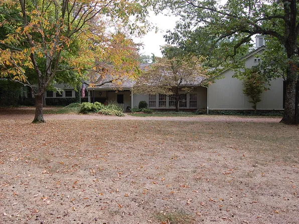 503 Pine Ave, Lookout Mountain, TN 37350