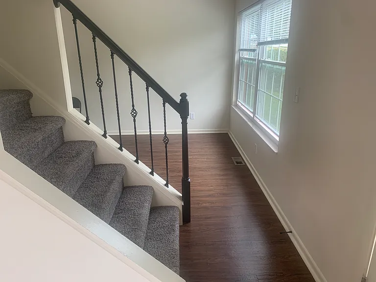 16 Kyles Ln #2 — Photo 4