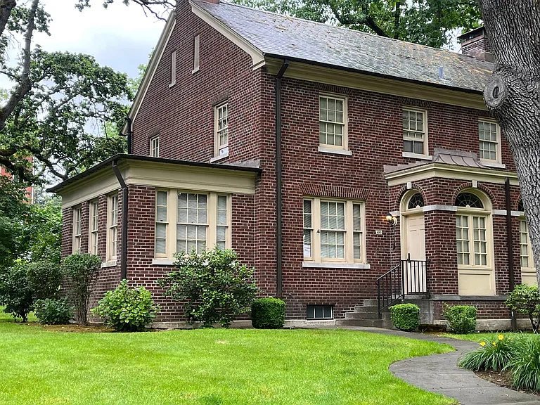 400 Hathaway Rd — Photo 1