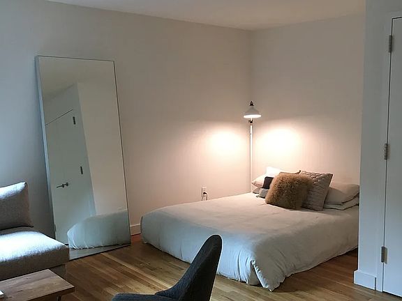3rd image of 101 W 15th St APT 330