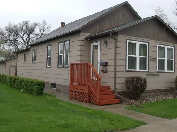 829 4th Ave NE, Aberdeen, SD 57401