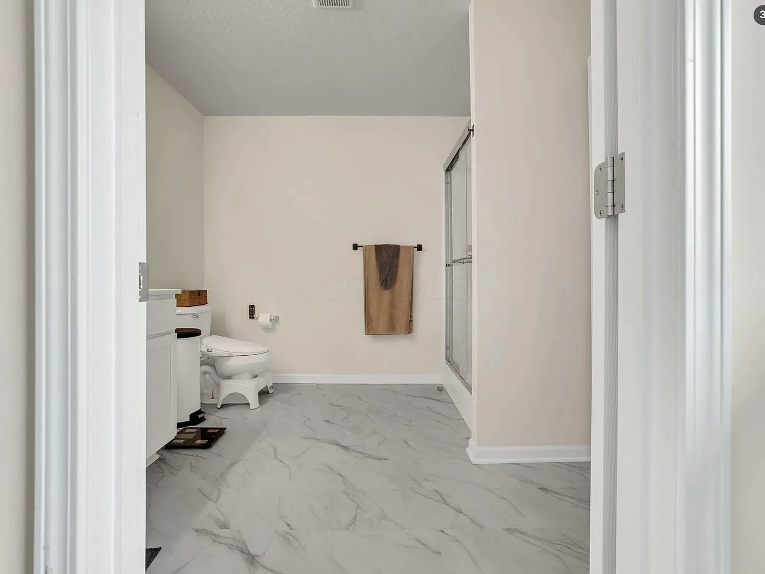3 bed, 2192 sqft, $2,499 — Photo 2