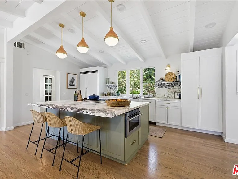 3240 Tilden Ave — Photo 15