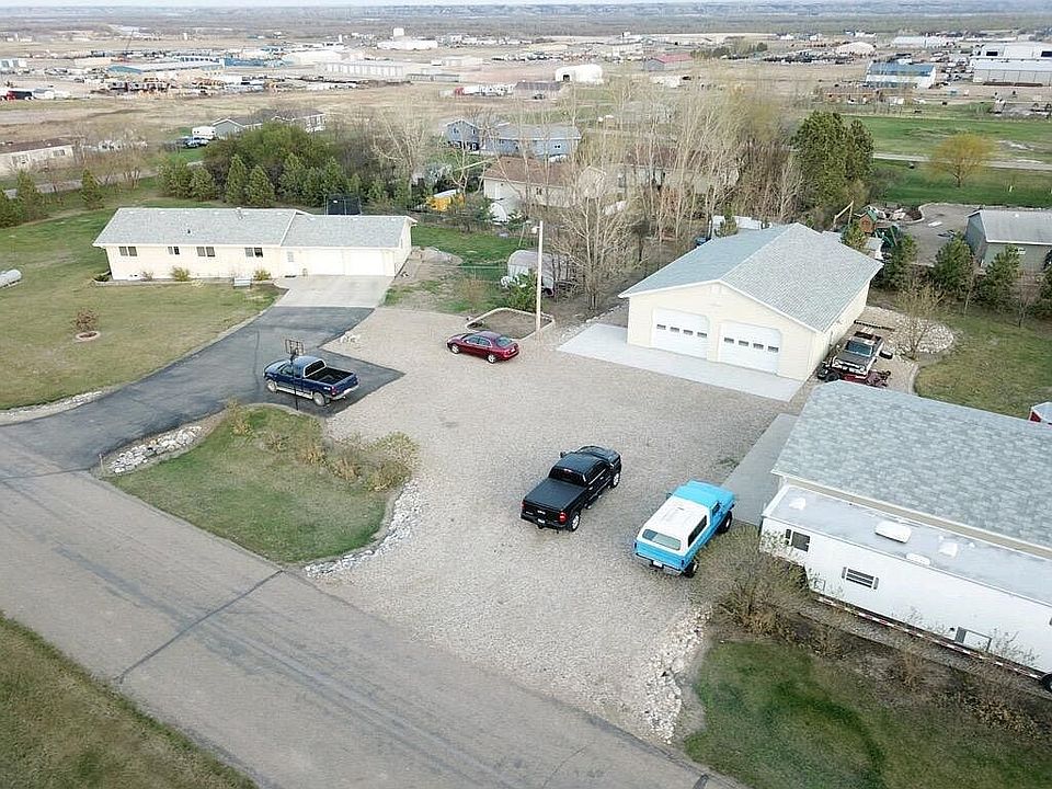 13930 Town And Country North Ct Williston Nd 58801 Mls 21 500 Zillow