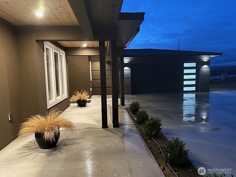 3rd image of 109 Wren Loop SW