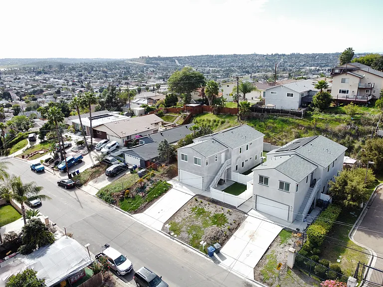 1302 Buena Vista Ave — Photo 2