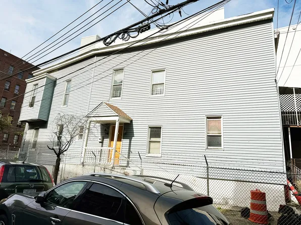 2249 Bassford Avenue image 10 of 11