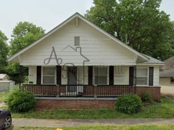 302 E Kansas St